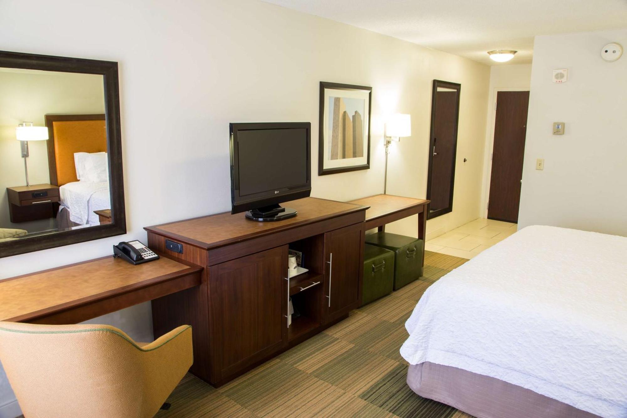 Hampton Inn & Suites Albany-Downtown Exteriör bild